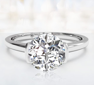 Modern engagement ring