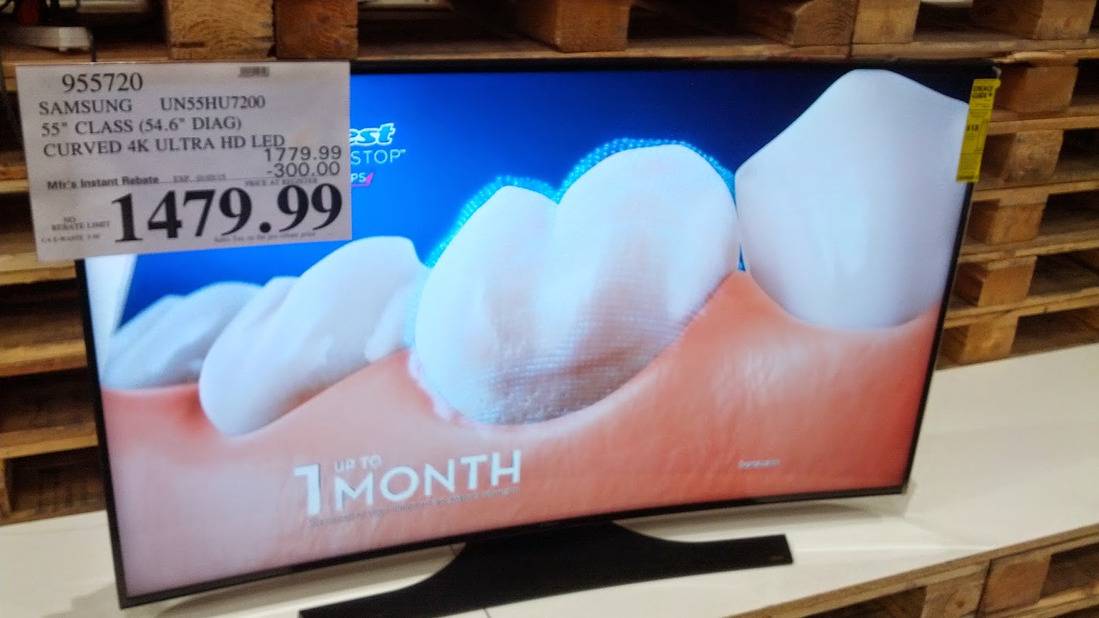 Samsung UN55HU7200 Curved 55" HDTV Costco Weekender