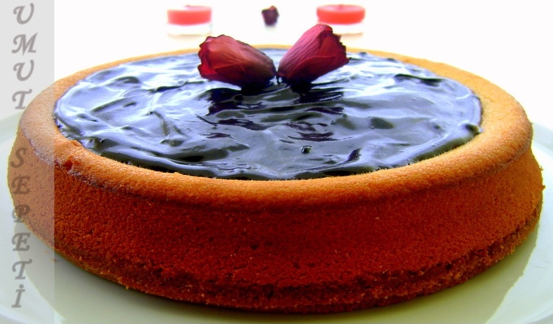 ÇİKOLATA SOSLU CHEESECAKE