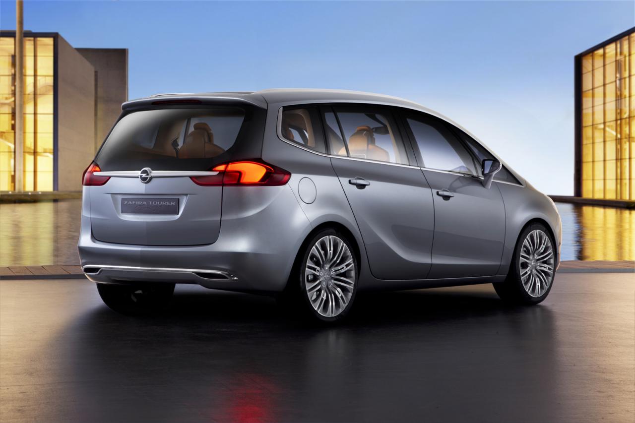 Opel Zafira Tourer - büyük bir aile için iyi bir araba Opel Zafira Tourer - büyük bir aile için iyi bir araba