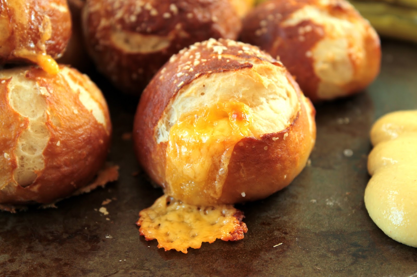 Food Nasty Cheddar Filled Pretzel Bites