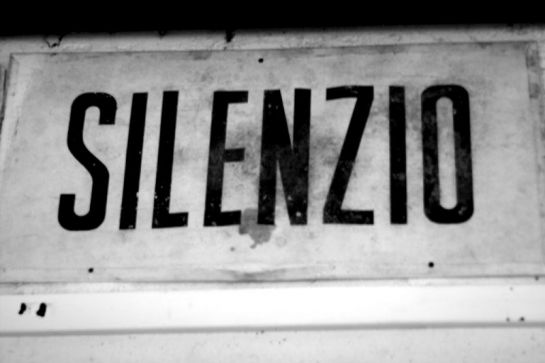 E' il silenzio che manca
