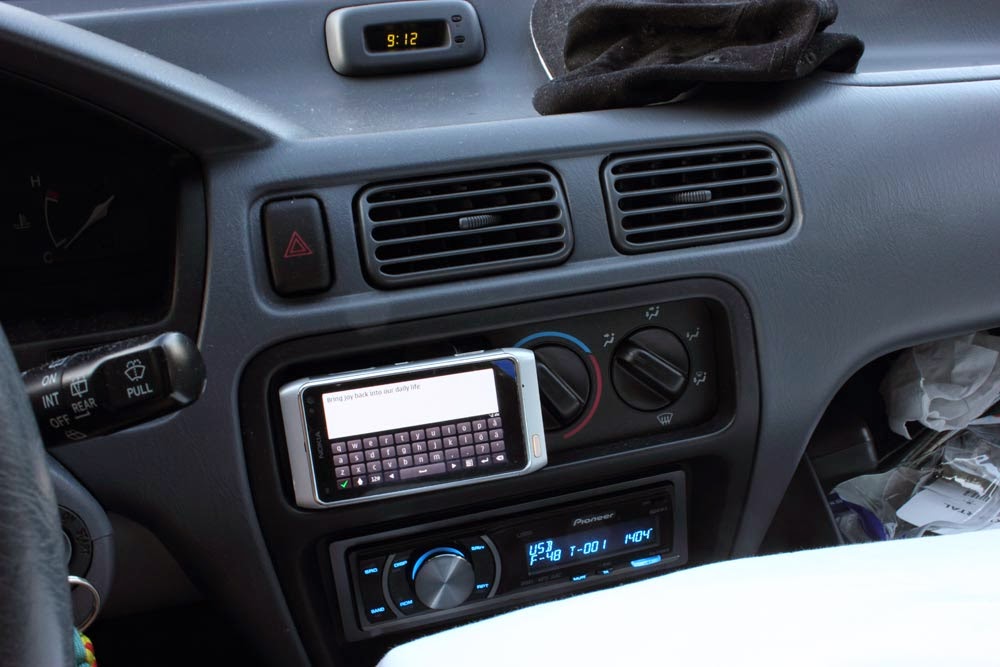 USB i bilen är ett måste, finns såå många bra podcast att lyssna på! USB i bilen är ett måste, finns såå många bra podcast att lyssna på!
