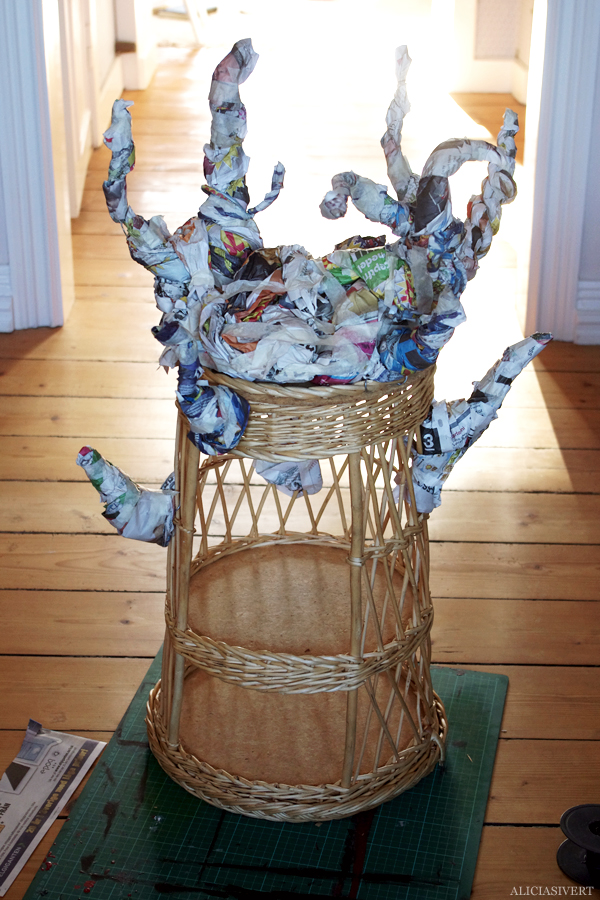 Honey tree by Alicia Sivertsson Aliciasivert, alicia sivert, alicia sivertsson, honey tree, winnie the pooh, nalle puh, honungsträd, träd, honung, bee, bin, bees, bi, hundsport, hund show, träning, lek, uppvisning, makeri, alster, bygg, diy, papier mache, ståltråd, återbruk
