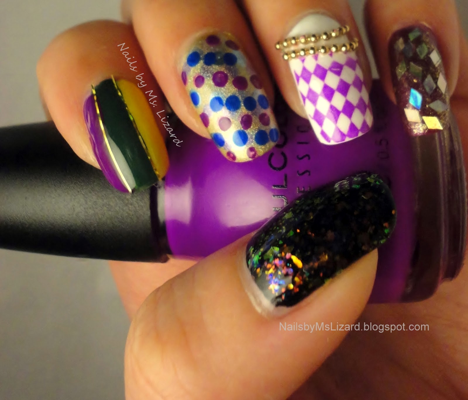 mardi gras mask on nails