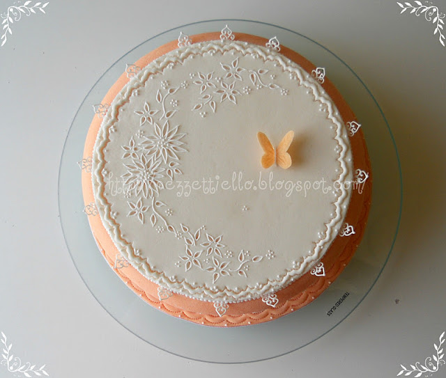  Broderie anglaise e brush embrodery cake