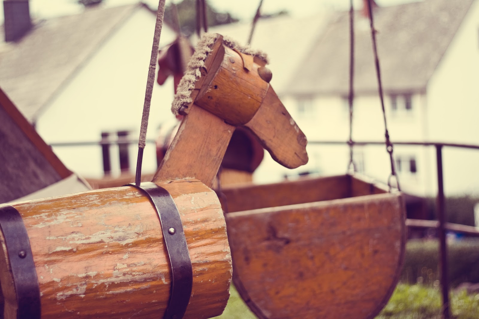 http://4.bp.blogspot.com/-WB0fgyYq45w/UA5oToVJJJI/AAAAAAAAE78/8vaRakBusvM/s1600/Medieval+Merry+Go+Round.jpg