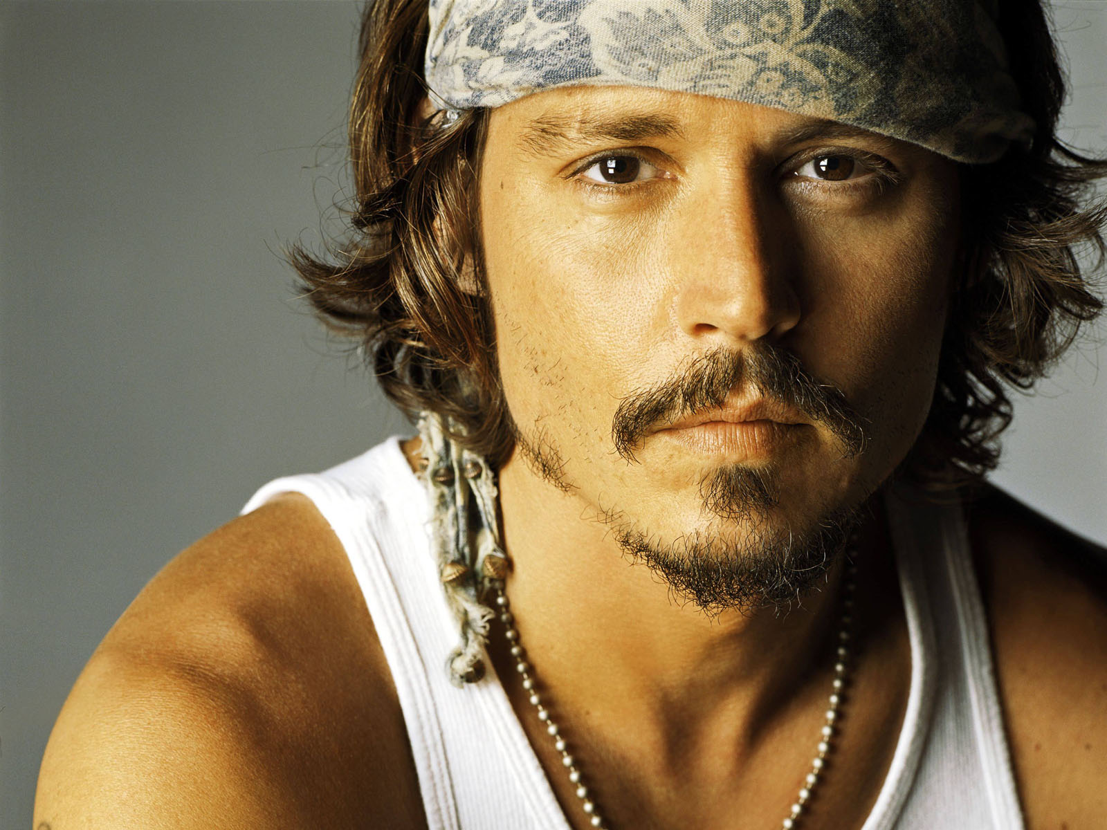 http://4.bp.blogspot.com/-WBQCuRV24yg/TcAW-gx3deI/AAAAAAAAAcM/CsJCnJUBXuY/s1600/14348_Johnny-Depp_025_1600x1200_110308-Sk4tz.jpg