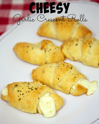 Cheesy Garlic Crescent Rolls - string cheese, butter, garlic seasoning and refrigerated crescent rolls - great with pasta or as an appetizer served with warm pasta sauce!