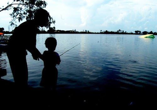 Telaga Ngipik Tempat Menikmati Pesona Objek Wisata Air di Gresik Telaga Ngipik di Gresik