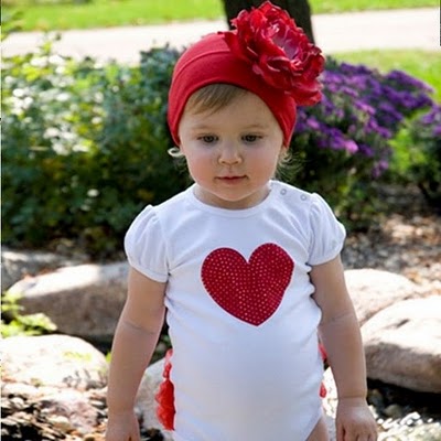 http://4.bp.blogspot.com/-WGtCpVrEFow/TZIDwYmx_2I/AAAAAAAAAdg/CUV2Eda5uGY/s1600/white+romper+with+red+love+and+lace.jpg