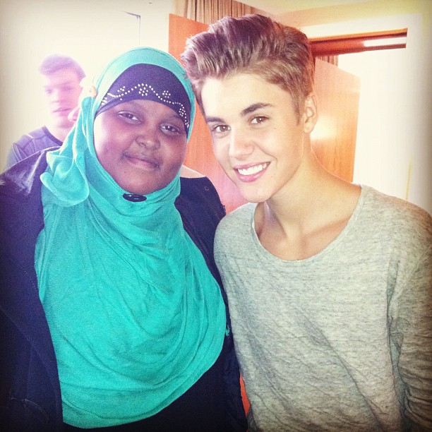 Justin Bieber: Justin Bieber Met & Fun with UK Fans (All NEW Photos)