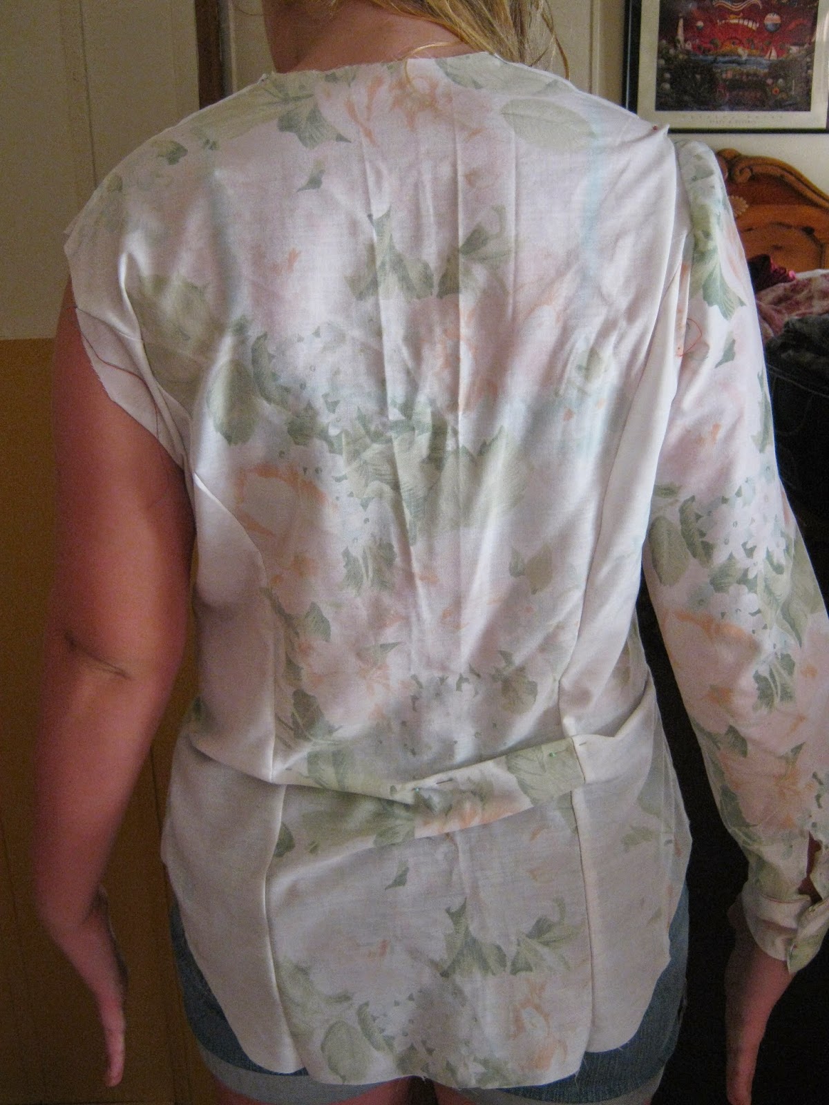 McCall 4922 Princess Seam Top First Muslin sway back www.sewplus.blogspot.com McCall 4922 Princess Seam Top First Muslin sway back www.sewplus.blogspot.com