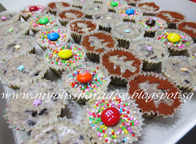 http://myblissparadise.blogspot.sg/2013/12/baked-mini-bite-size-oreo-cheesecakes.html