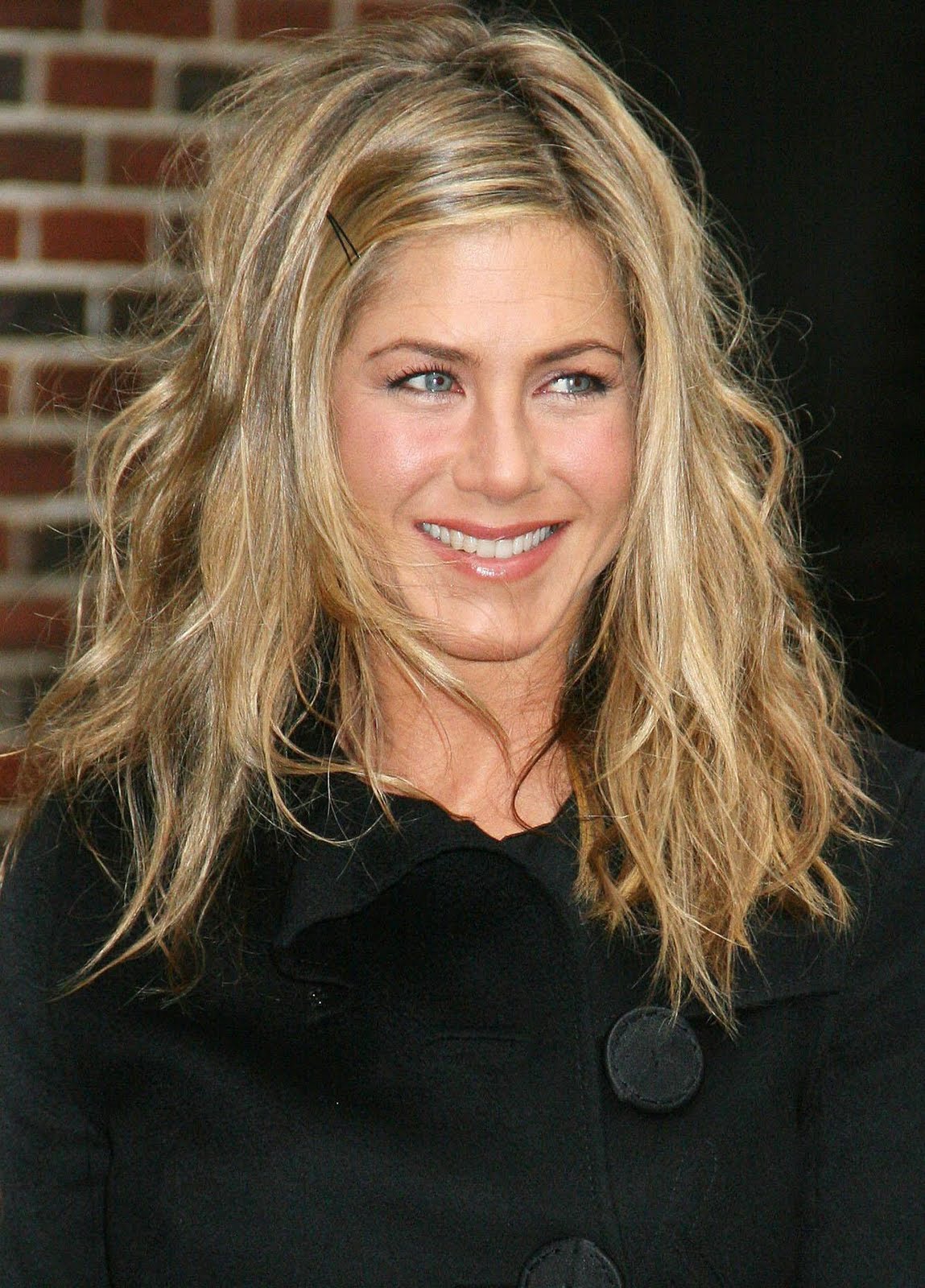 http://4.bp.blogspot.com/-WLcGPSBT4ZE/TlADayAw81I/AAAAAAAAAOQ/tLHRDw09rCE/s1600/Jennifer-Aniston-movie-pics-pictures-photos-images-adam-bio%2B%2525281%252529.jpeg