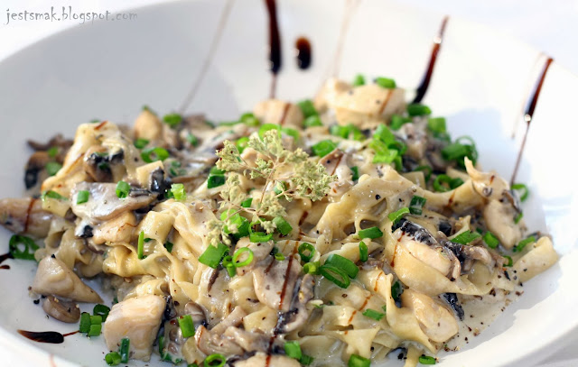 Tagliatelle z kurczakiem i pieczarkami