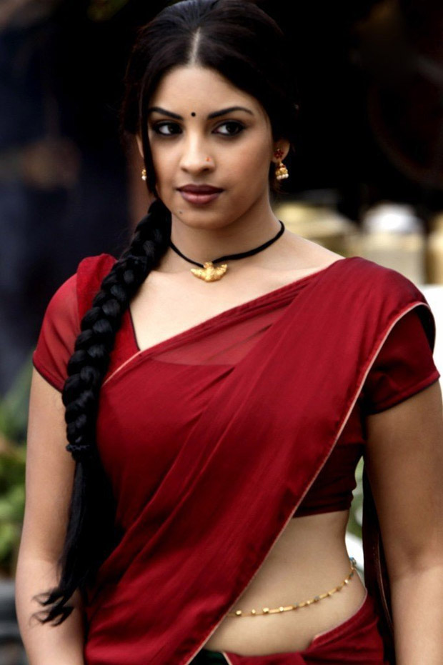 Richa Gangopadhyay navel show Richa Gangopadhyay pics`
