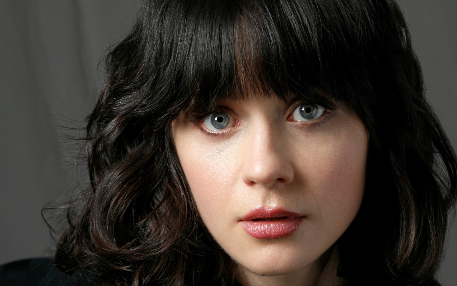 http://4.bp.blogspot.com/-WN3-dDs6Aos/UUsynJDkfPI/AAAAAAAADFw/f5Jw1BQ6pbE/s1600/ZooeyDeschanel_0030.jpg