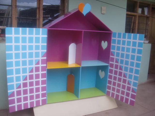 casa de muñecas pintadas en fibrofacil