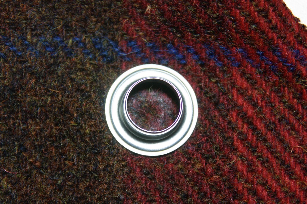 Sewing With Colour Inserting Eyelets a tutorial.