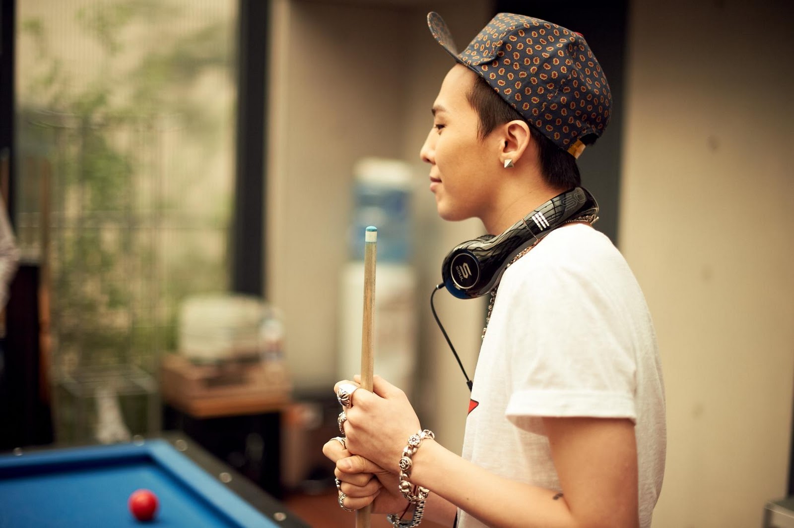 G-Dragon Photos - Page 2 Bigbang-soul-by-ludacris-headphones-bigbangupdates.com-7