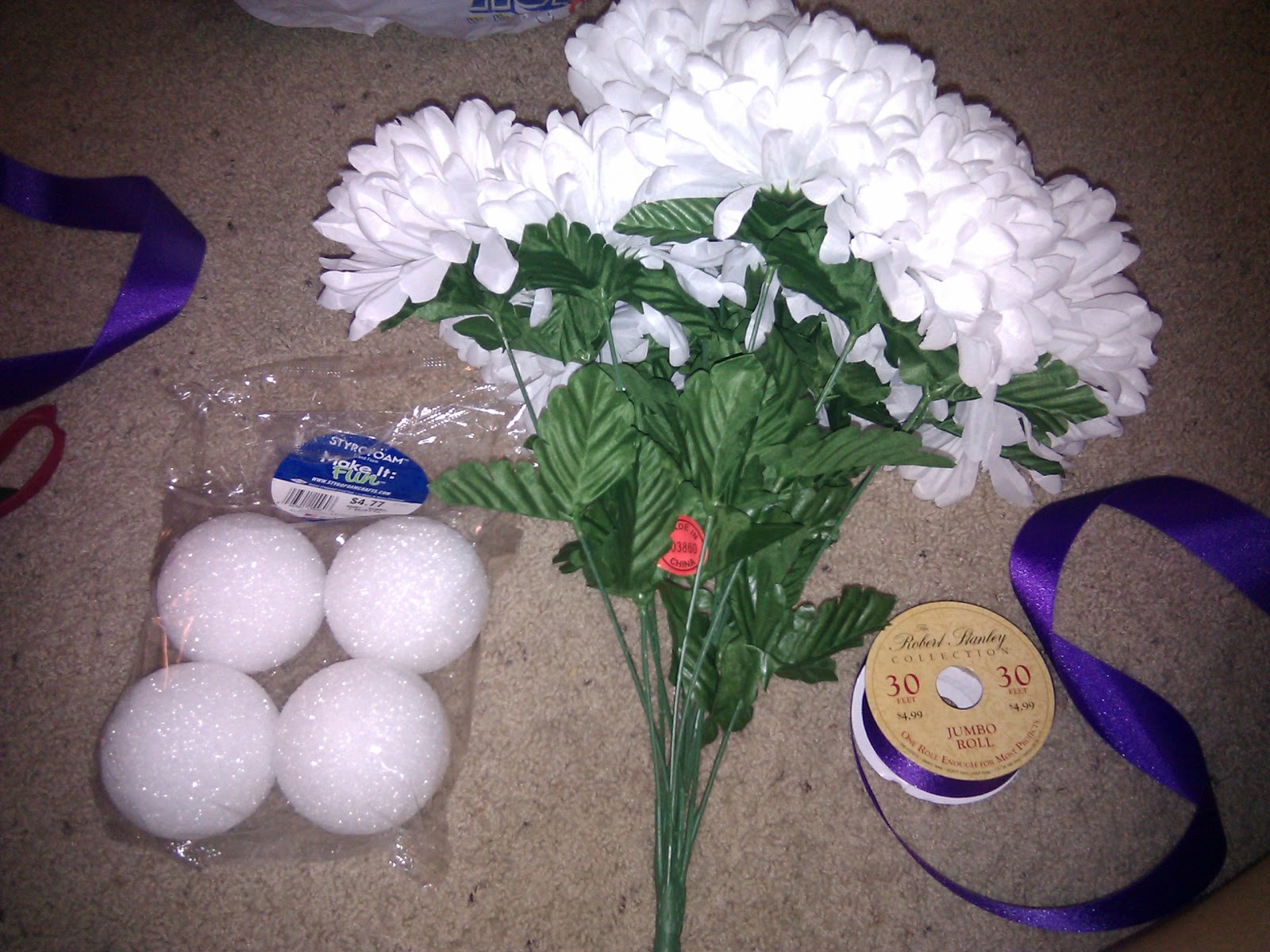 Domesticated Diva Muah!...DIY Kissing Flower Ball Pew Decor