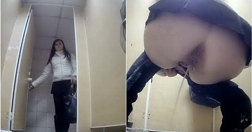 Скрытая камера в домашнем туалете засняла пизду молодой девушки