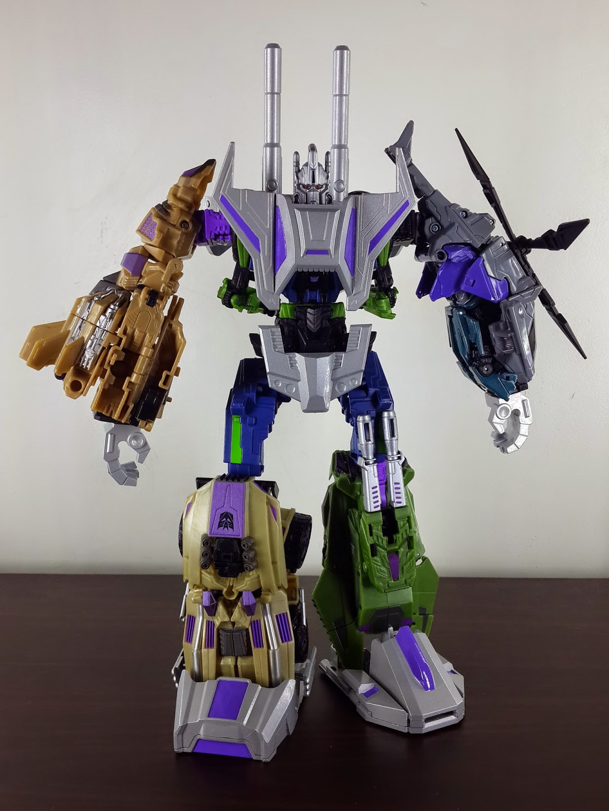 Blog 1132 a 1137* Custom Bruticus FOC (estilo G1)