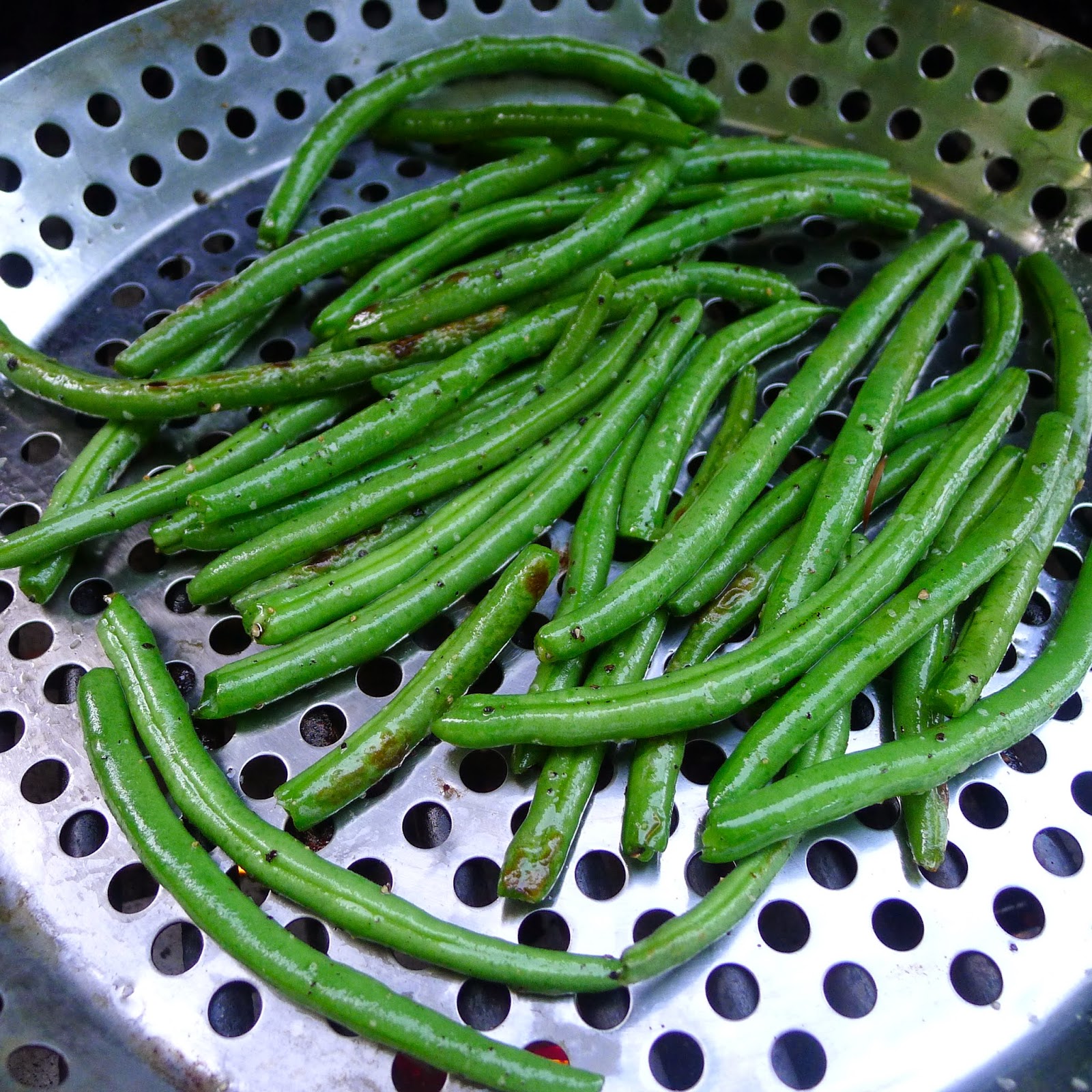 newFOOD tuesdayz Grilled Green Bean and Heirloom Tomato Salad