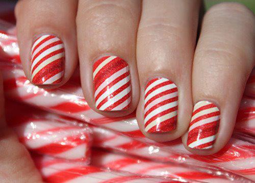 Uñas rojas navideñas