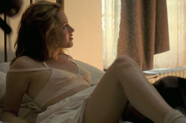The lying on bed showing ass