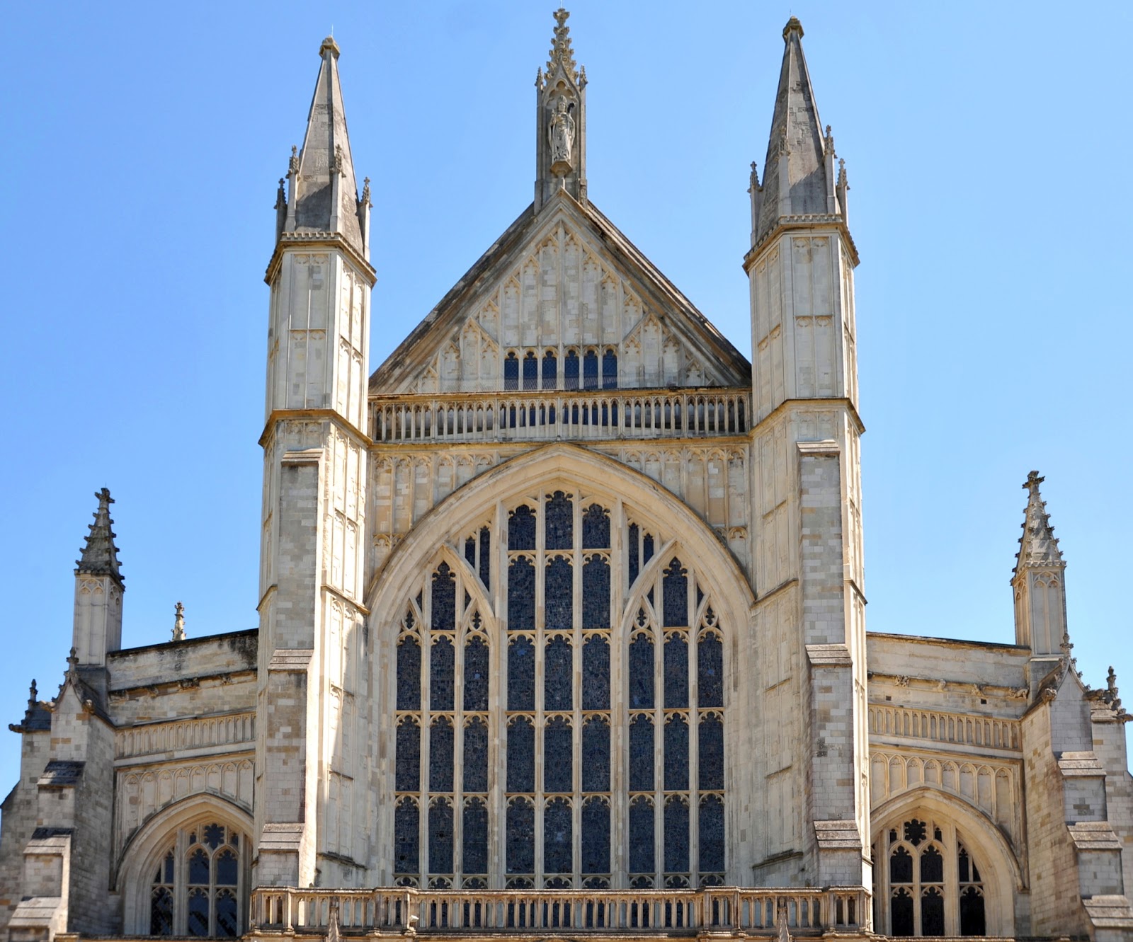 Travel & Adventures Winchester. A voyage to Winchester, Hampshire