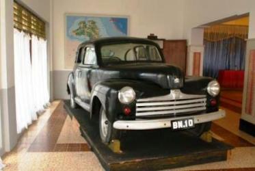 http://4.bp.blogspot.com/-WV5wab5Cd48/T7RXQ1dz6DI/AAAAAAAAAOI/KEF-Rq-Hlko/s1600/mobil-bung-karno1.jpg