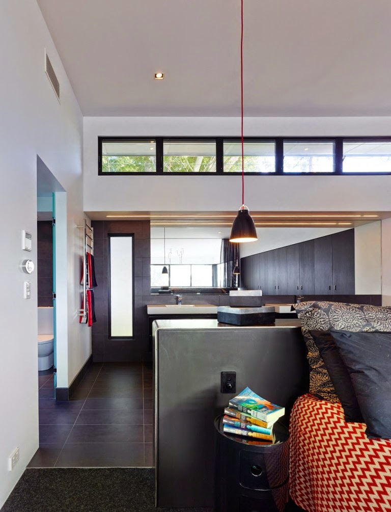 Creative design solutions implemented in modern house on a slope Désign sol Diseño