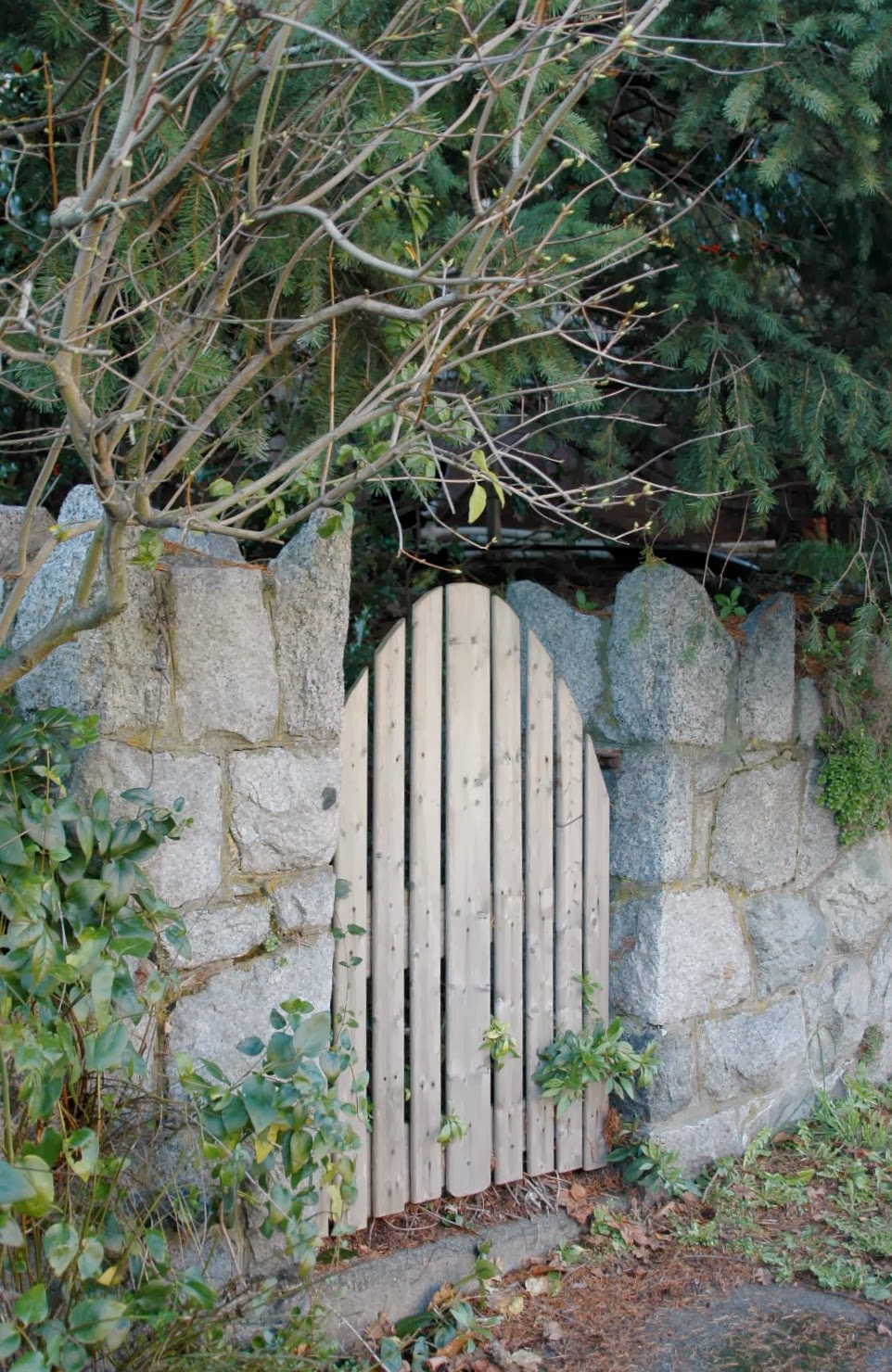 Roche Fleurie Garden: Ten Garden Gates