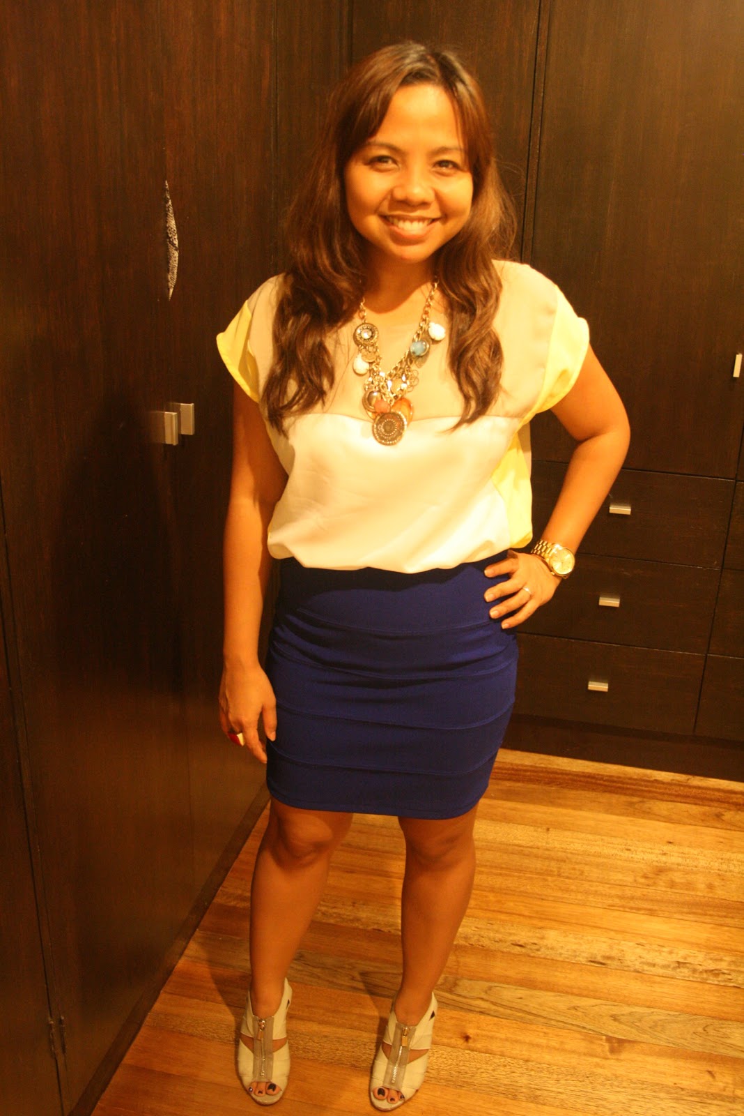 tight skirt loose top