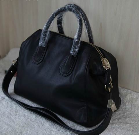 nuansa warna coklat... ini dari Fendi . Tas kulit terba