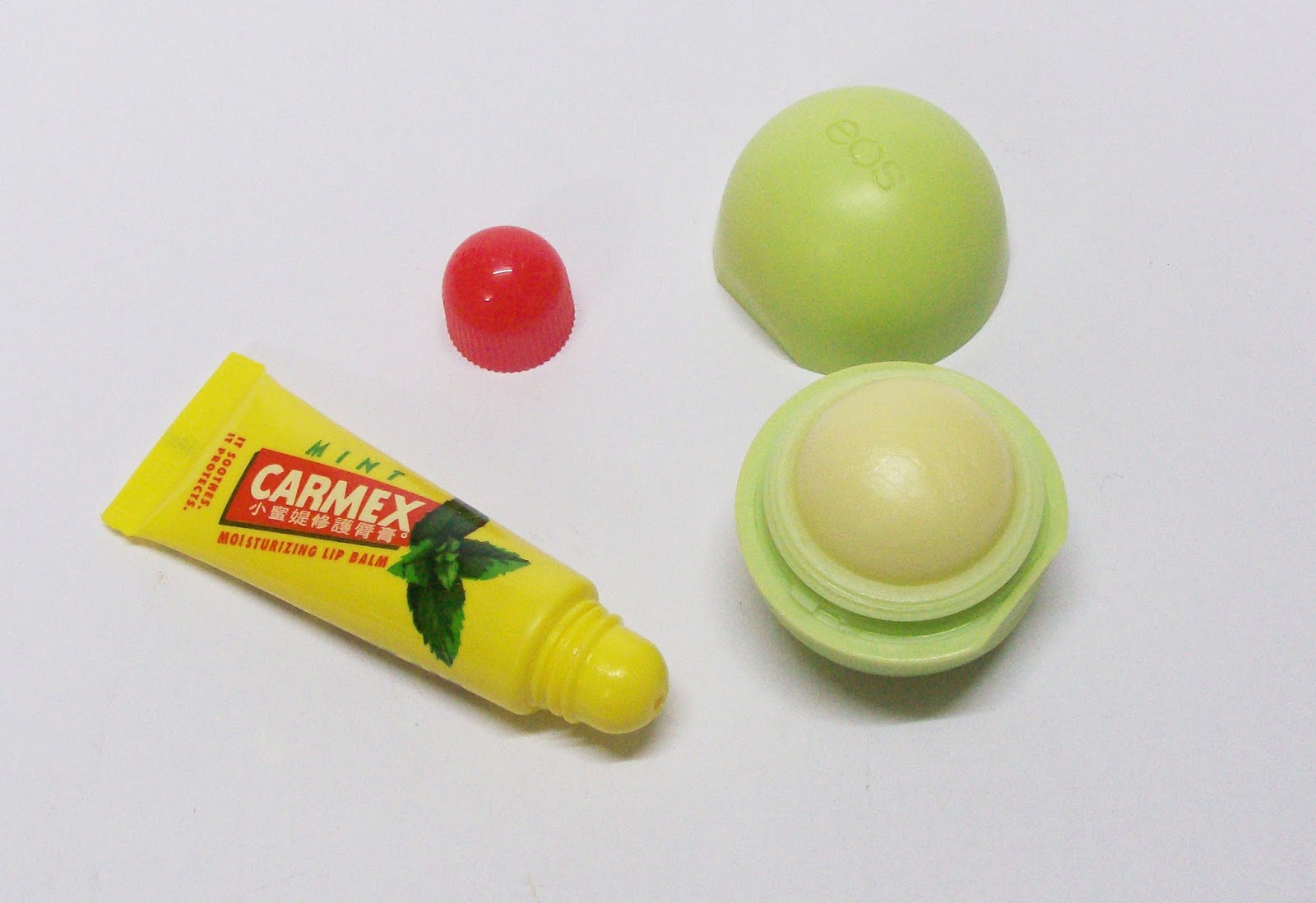Coral Red lipstick Lip balm Comparación EOS Carmex Mint