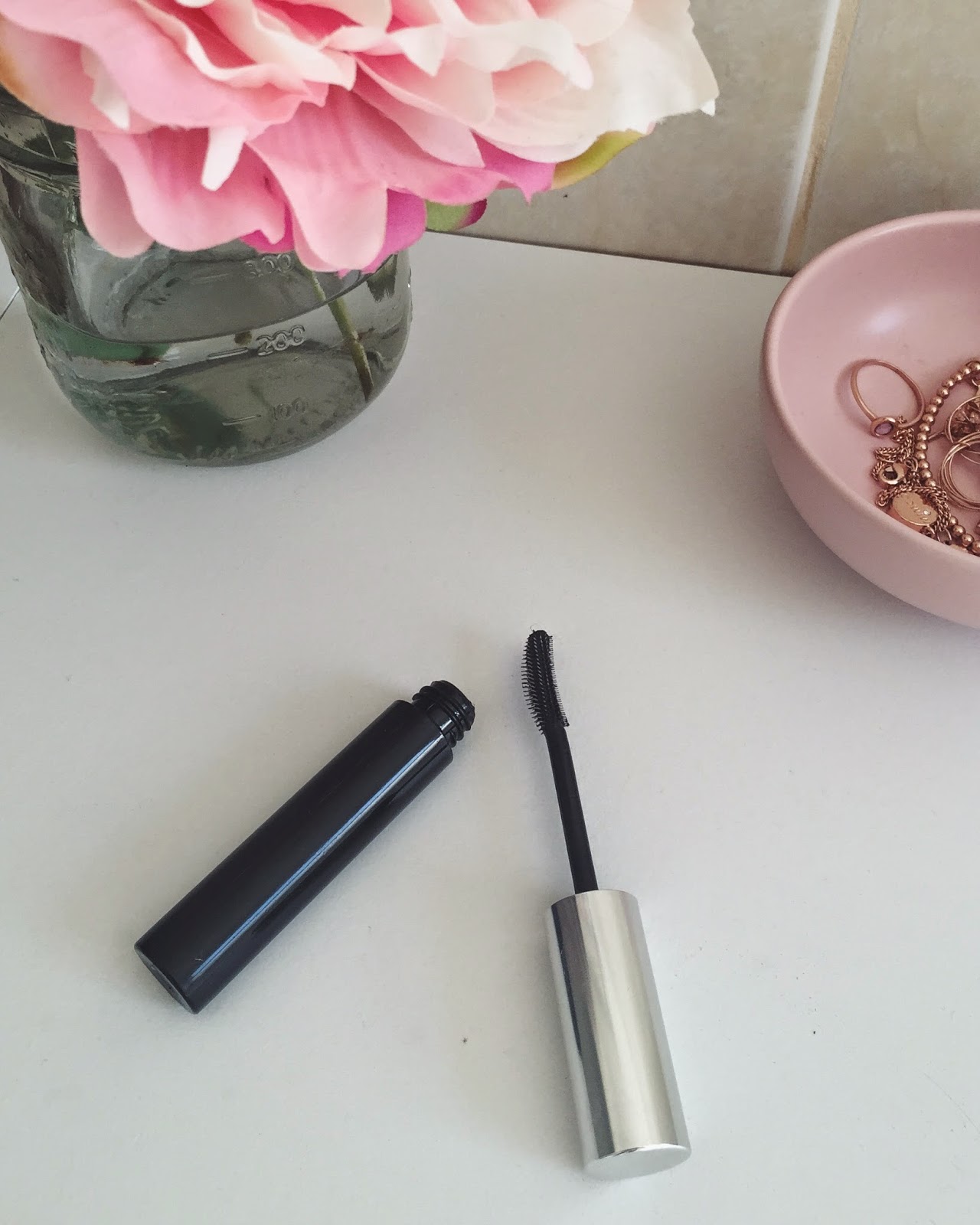 The Mystery Of The Leaky Mascara Solved (It'S Sara'S!) - iklv2z8