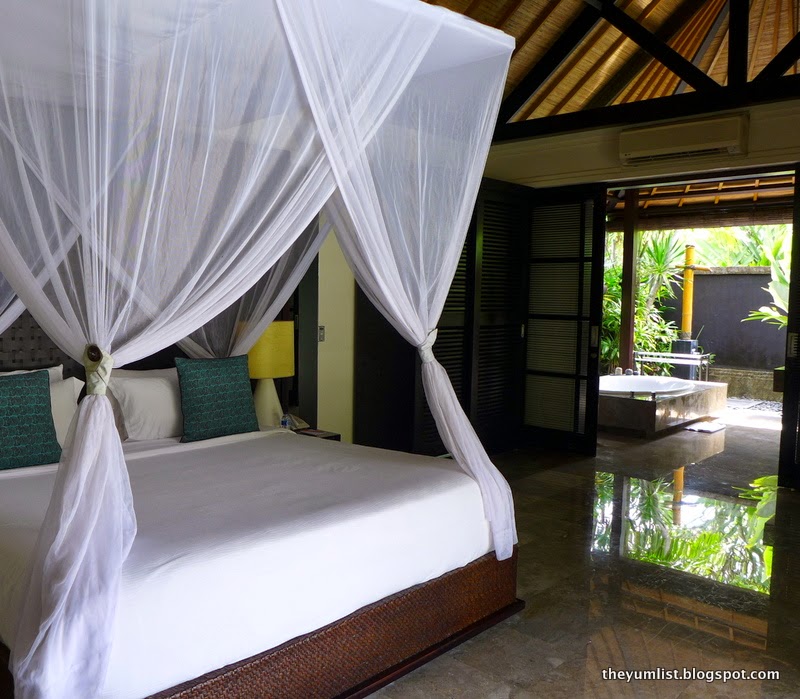 Bedroom and Outdoor Bathroom Pepper's Sentosa Seminyak, Bali