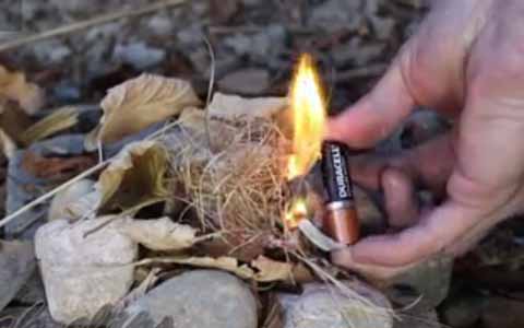 Membuat Nyala Api Dari Bungkusan Permen Karet Membuat Nyala Api Dari Bungkusan Permen Karet