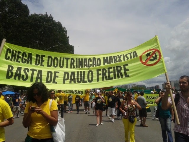 http://www.pragmatismopolitico.com.br/2015/03/onu-responde-manifestantes-que-pediram-basta-de-paulo-freire.html