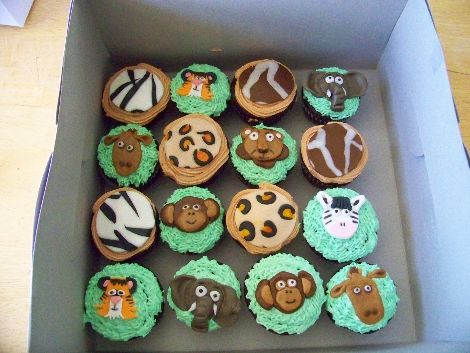 Jungle Themed Baby Shower Cupcakes Michelle's Creative Cakes 100 2485 Jungle Themed Baby Shower Cupcakeshtml