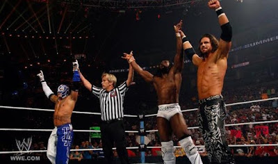 victoria de kofi kingston morrison y rey misterio