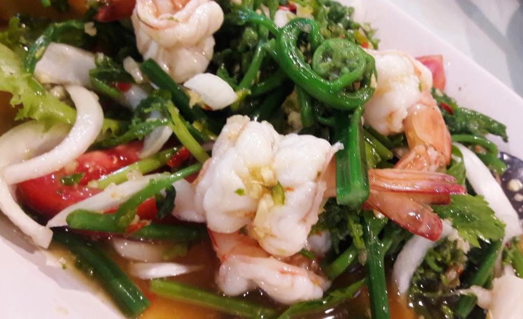 stir fry ferns with prawns