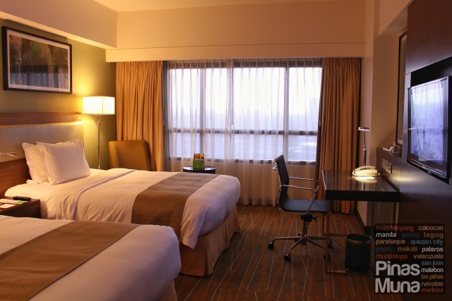 holiday inn suites makati haven for family staycations holiday inn sheets