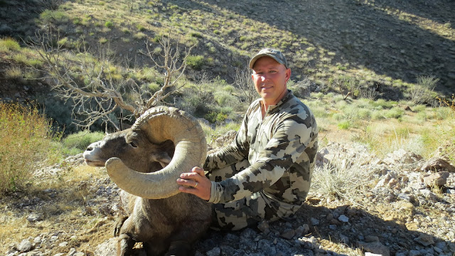 Desert+Bighorn+Sheep+Hunt+Photo+with+Claude+Warrens+Arizona+Super+Big+Game+Raffle+Sheep+with+Guides+Colburn+and+Scott+Outfitters+11.JPG