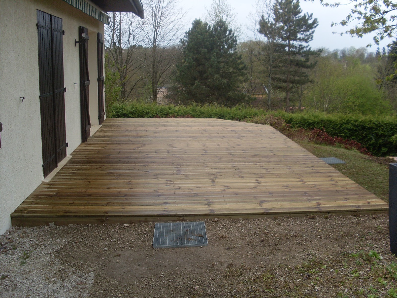 HERVIER PAYSAGES Terrasse en bois et escalier en traverse bois HERVIER PAYSAGES Terrasse en bois et escalier en traverse bois
