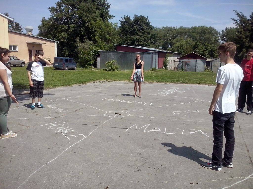 Building Bridges Using the Five Senses Polish kids' traditional games