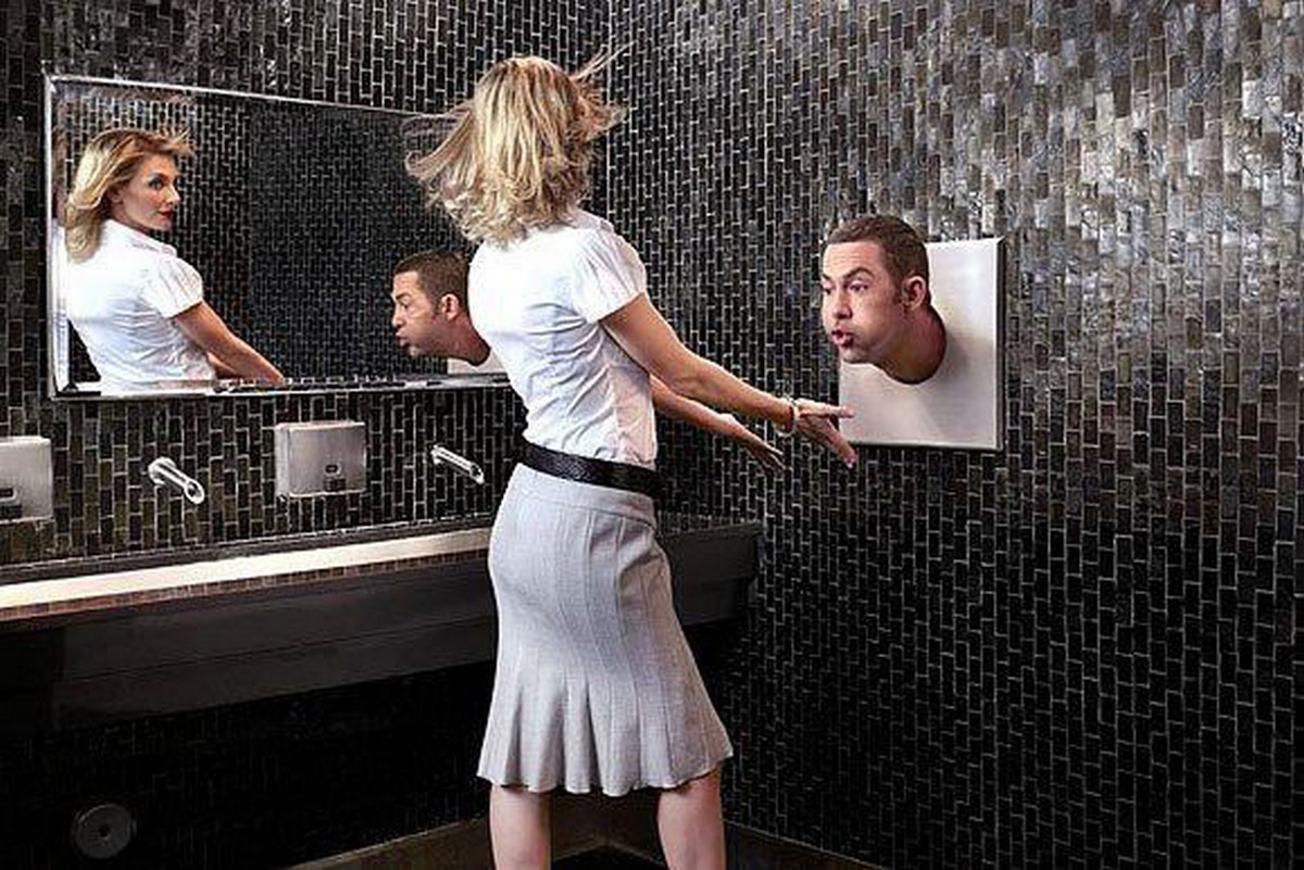Жена изменила мужу в туалете ресторана
